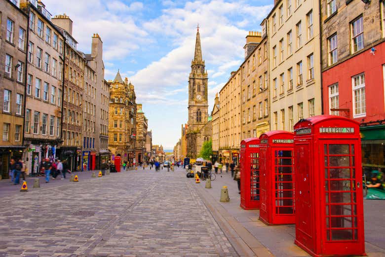 Walk along the Royal Mile