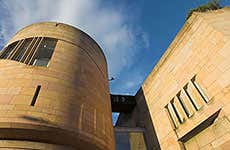 Edinburgh Travel Guide